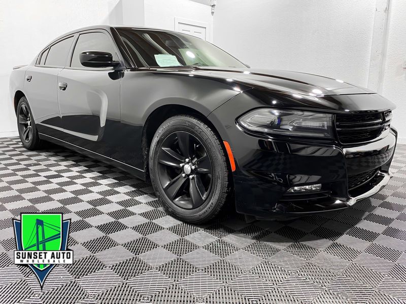2017 Dodge Charger SXT Upper Image 1