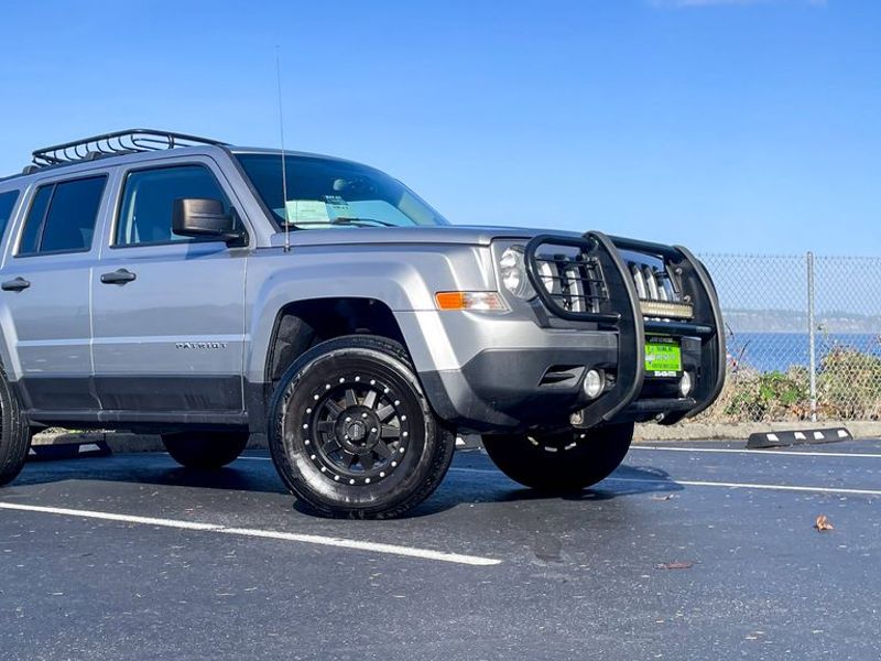 2016 Jeep Patriot Sport Upper Image 2