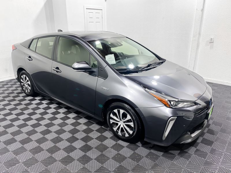 2022 Toyota Prius XLE AWD-e photo 2