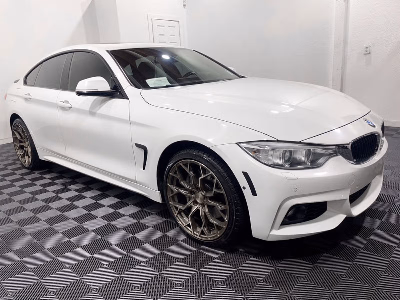 2016 BMW 4 Series 435i xDrive Gran Coupe Upper Image 2