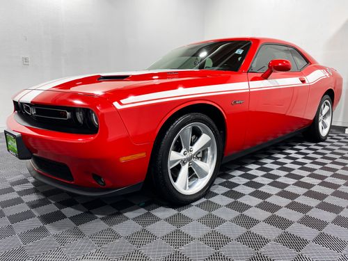 2015 Dodge Challenger R/T Plus Lower Image 3