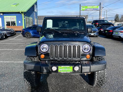 2012 Jeep Wrangler Unlimited Sahara Lower Image 2