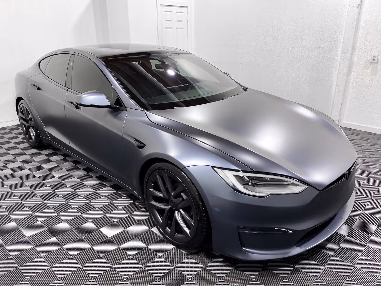 2021 Tesla Model S Plaid Upper Image 2