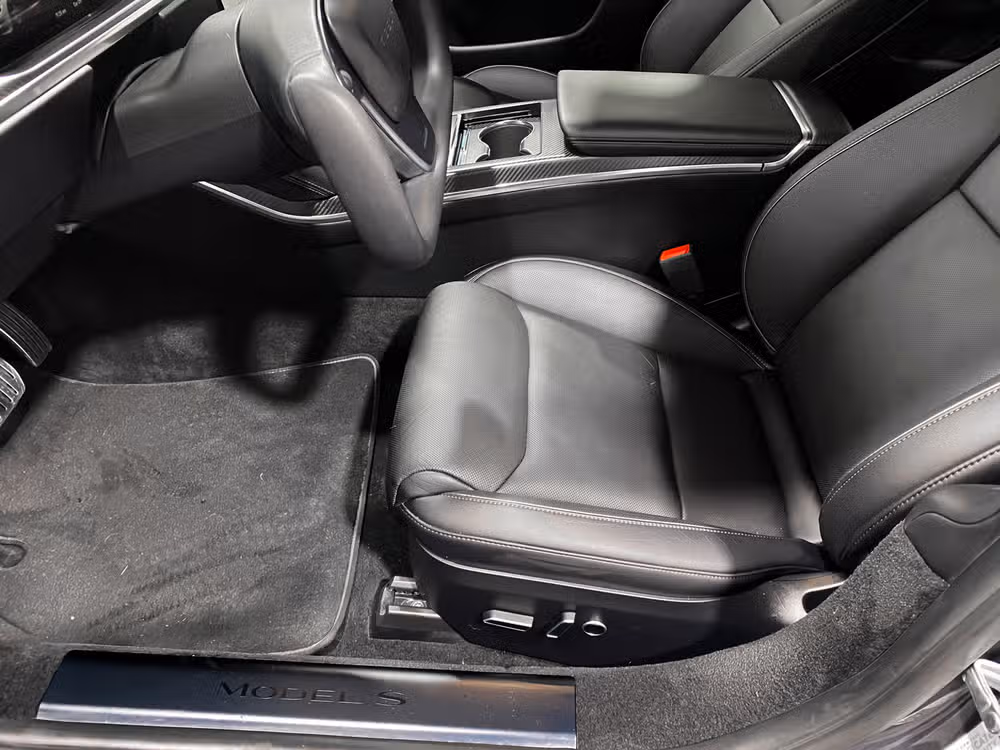 2021 Tesla Model S Plaid Image 17