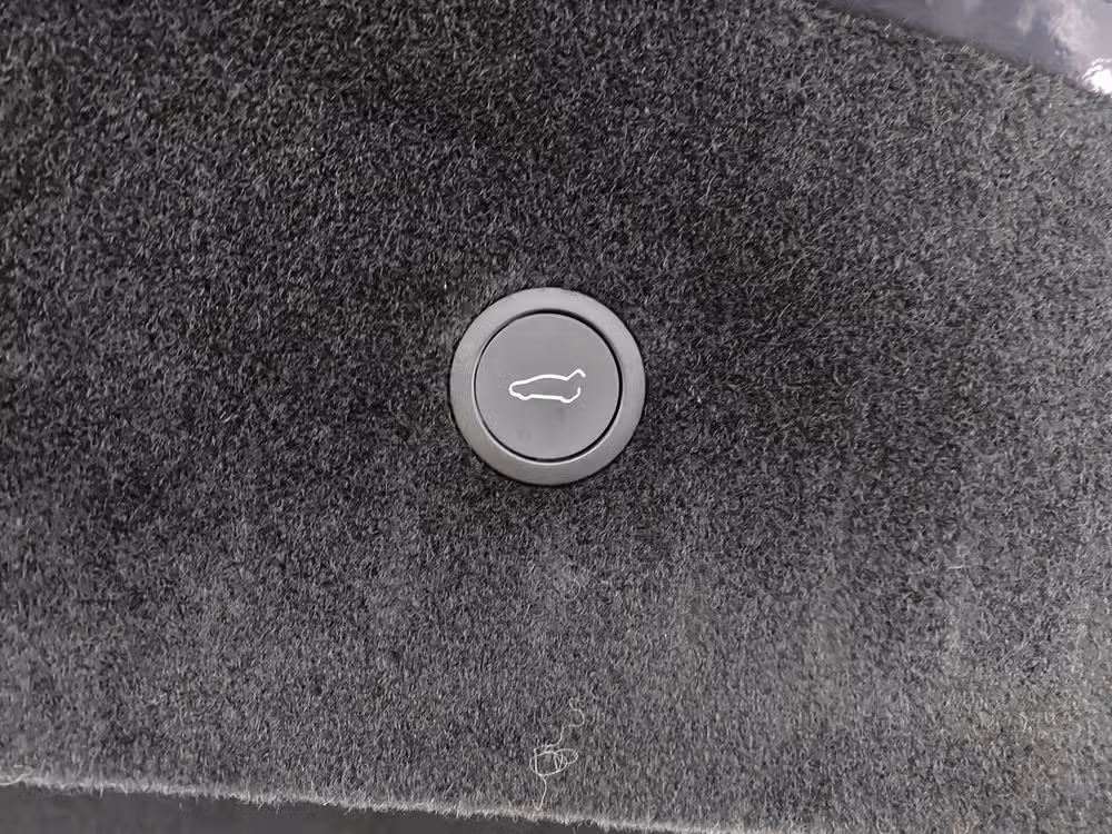 2021 Tesla Model S Plaid Image 24