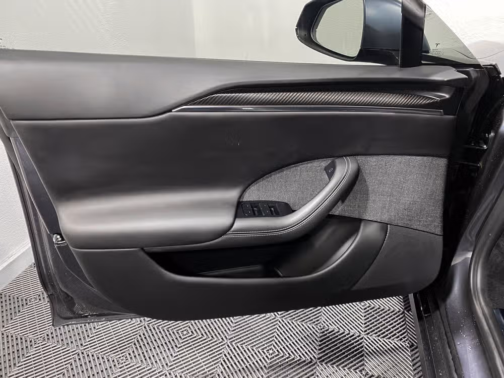 2021 Tesla Model S Plaid Image 15