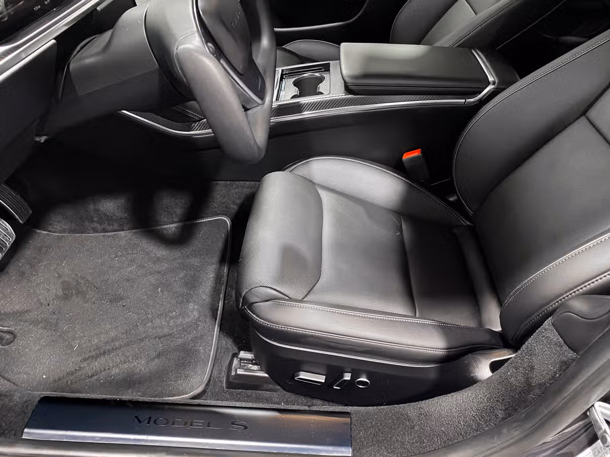 2021 Tesla Model S Plaid Image 17