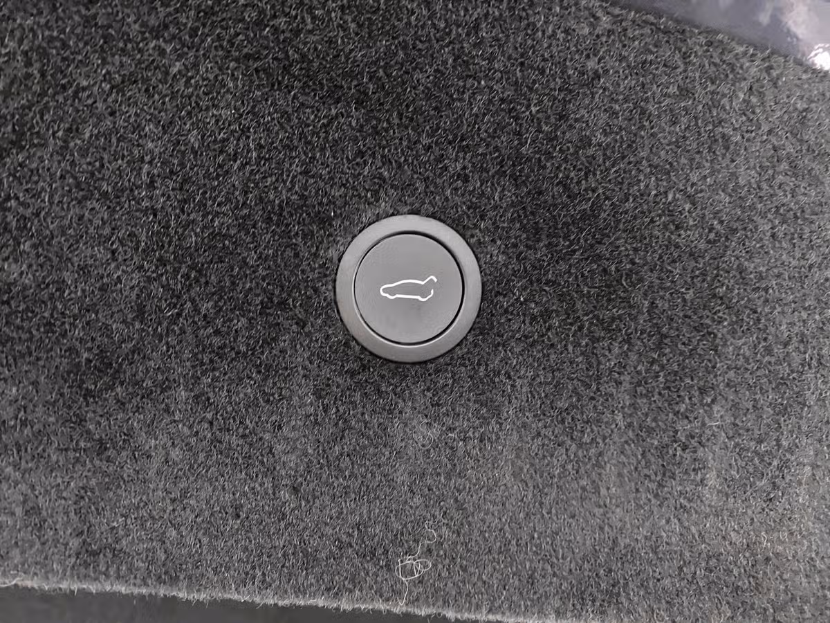 2021 Tesla Model S Plaid Image 24