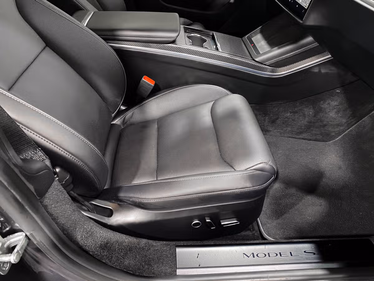 2021 Tesla Model S Plaid Image 30