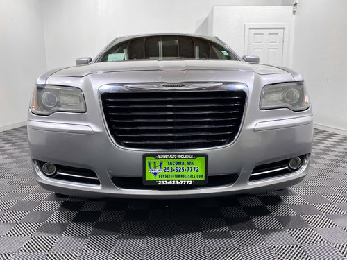 2013 Chrysler 300S AWD Lower Image 1
