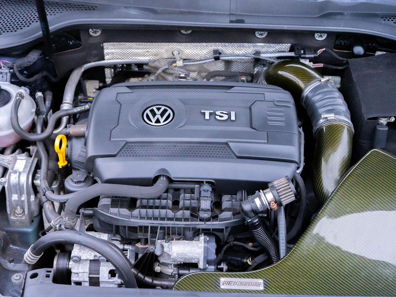 017 Volkswagen Golf GTI SE Upper Image 2