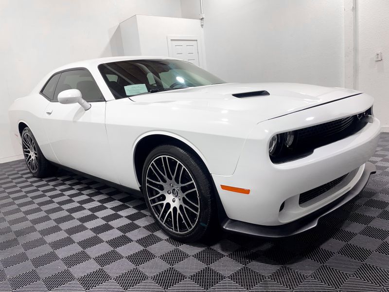 2018 Dodge Challenger SXT Plus photo 2