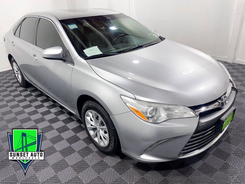 2015 Toyota Camry LE Upper Image 1