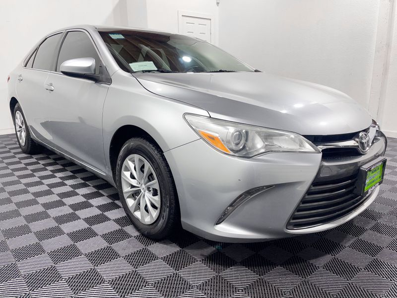 2015 Toyota Camry LE Upper Image 2