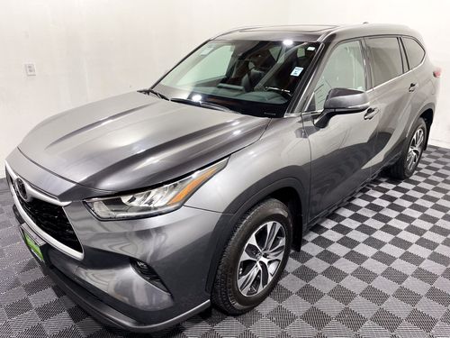 2021 Toyota Highlander XLE Lower Image 3