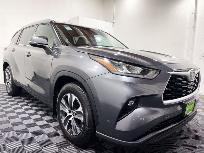 2021 Toyota Highlander XLE Upper Image 2