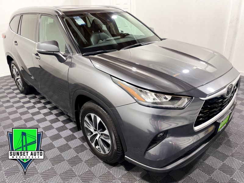 2021 Toyota Highlander XLE Upper Image 1