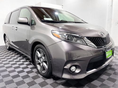 2017 Toyota Sienna SE Lower Image 1