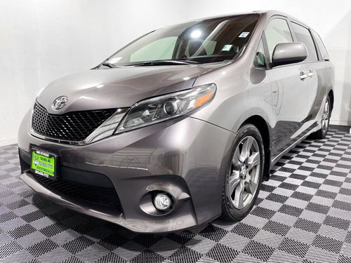 9522 - 2017 Toyota Sienna SE