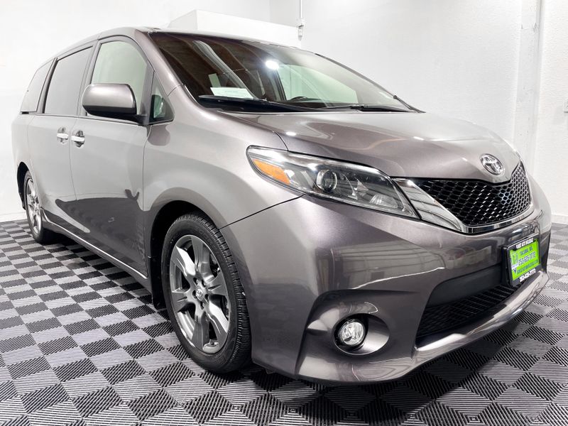 2017 Toyota Sienna SE Passenger Upper Image 2