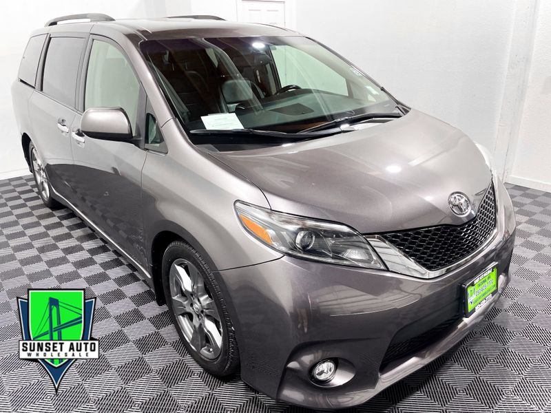 2017 Toyota Sienna SE Passenger Upper Image 1