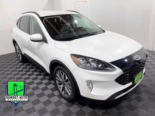 9552 - 2021 Ford Escape Hybrid Titanium