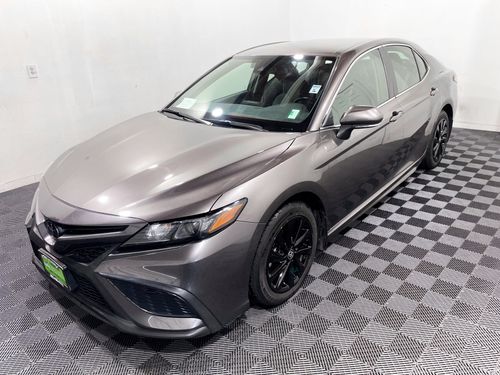 2022 Toyota Camry SE Lower Image 3