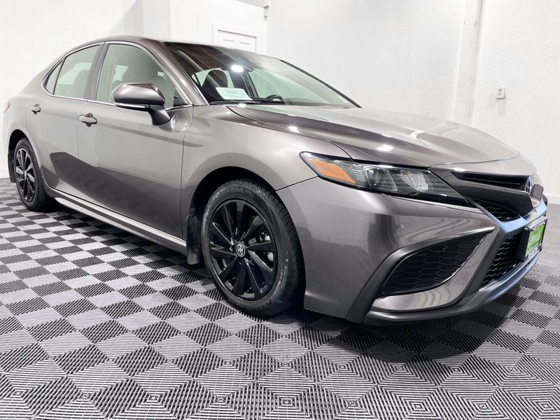 2022 Toyota Camry SE Upper Image 2
