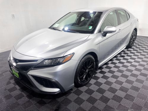 2022 Toyota Camry SE Lower Image 3