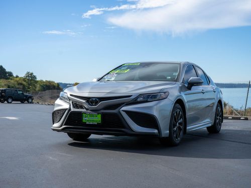 2022 Toyota Camry SE Lower Image 1