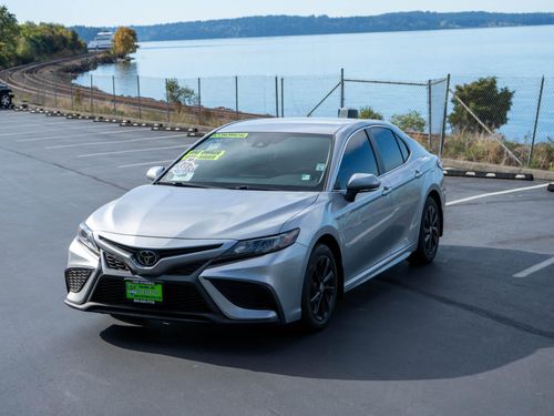 2022 Toyota Camry SE Lower Image 2