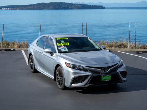 2022 Toyota Camry SE Lower Image 3