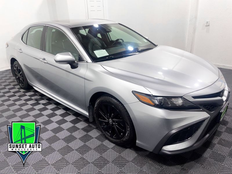 2022 Toyota Camry SE Upper Image 1