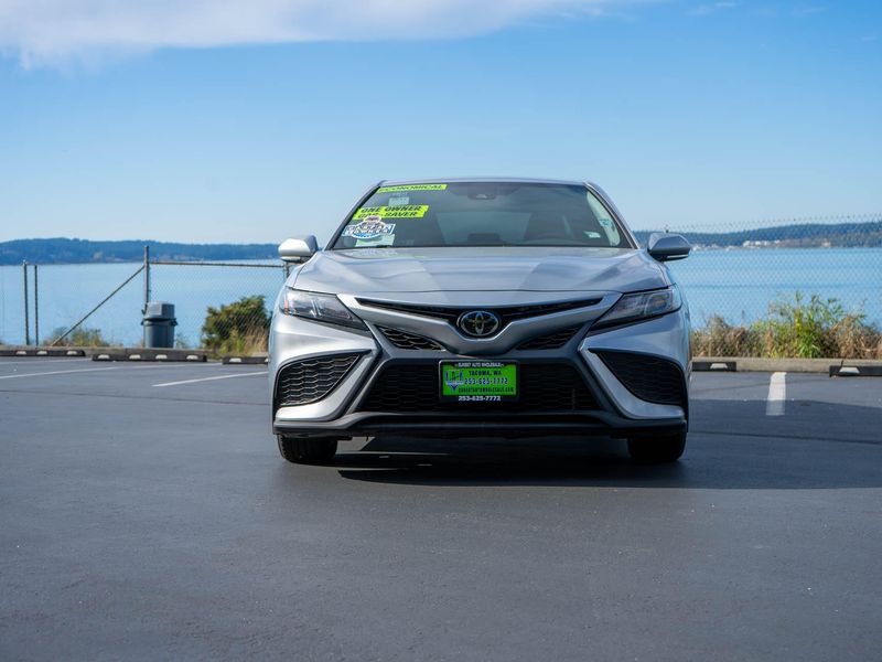 2022 Toyota Camry SE Upper Image 1