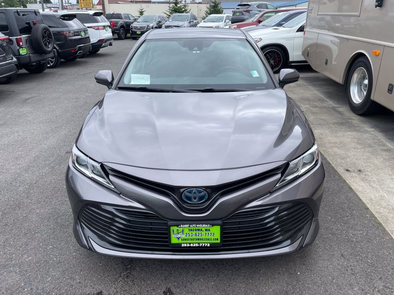 2020 Toyota Camry Hybrid LE photo 2