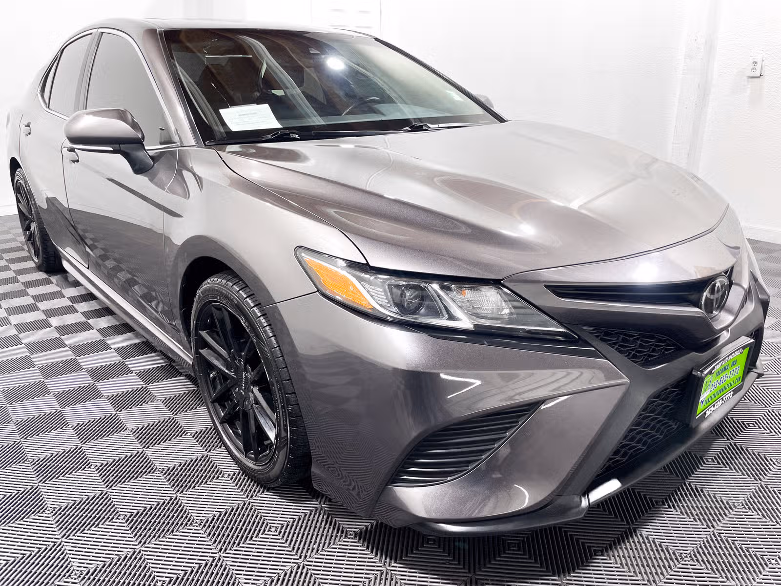 2019 Toyota Camry SE Upper Image 2