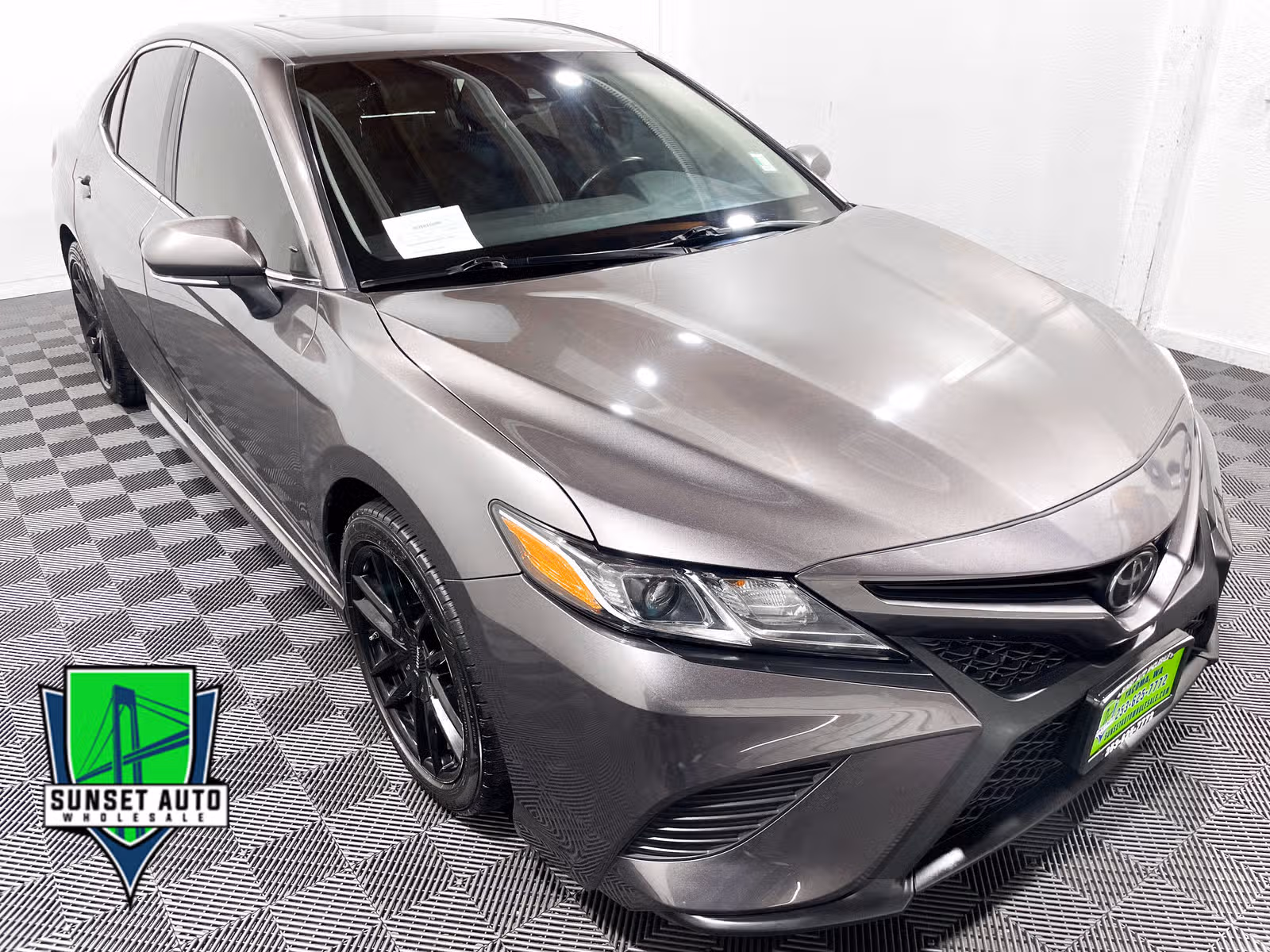 2019 Toyota Camry SE Upper Image 1