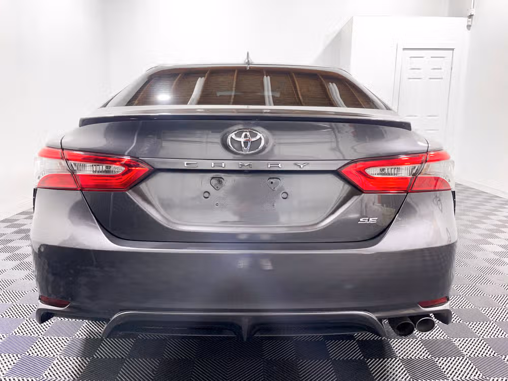 2019 Toyota Camry SE Image 9