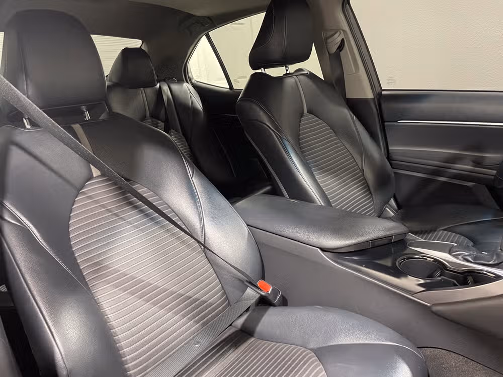 2019 Toyota Camry SE Image 24