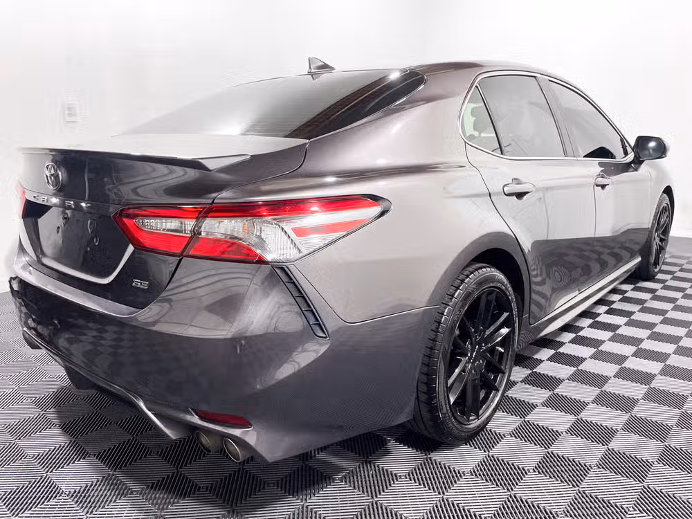 2019 Toyota Camry SE Image 13
