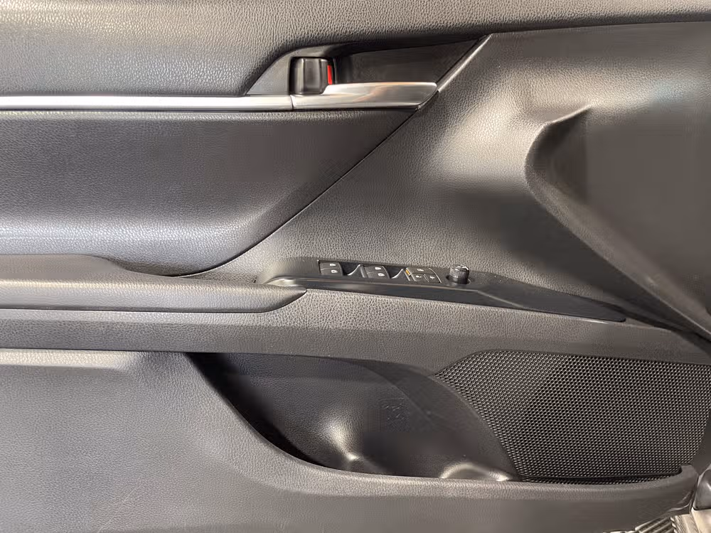 2019 Toyota Camry SE Image 14