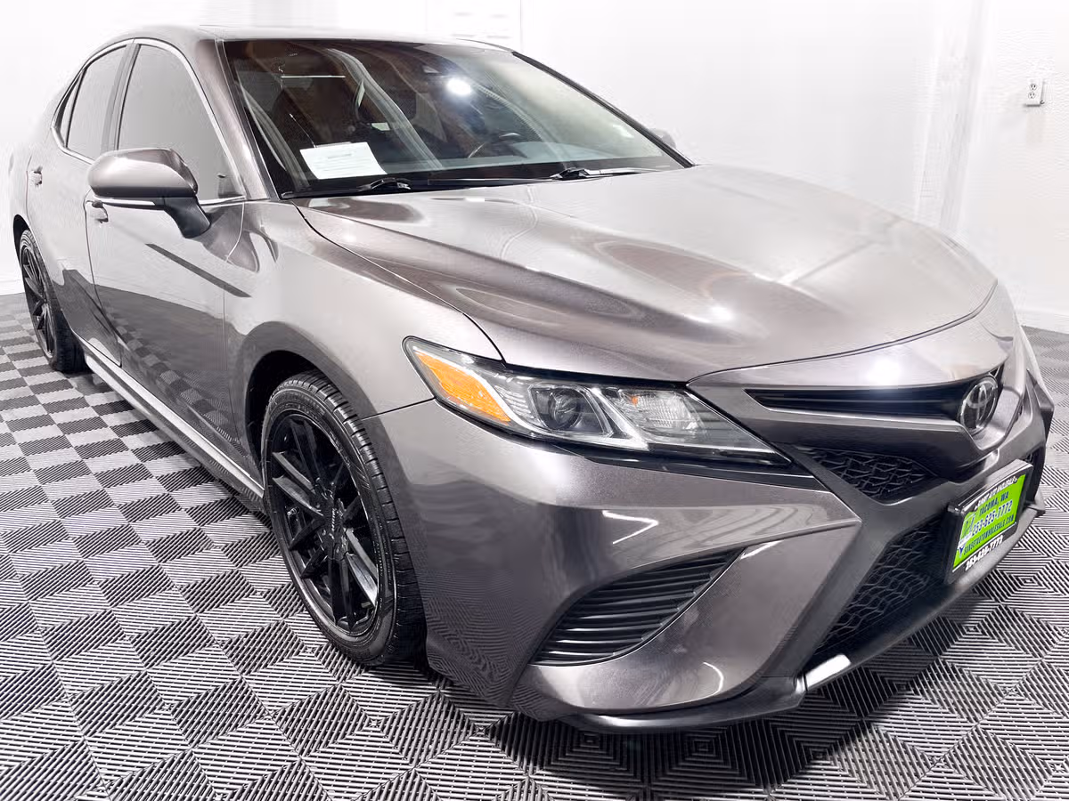 2019 Toyota Camry SE Image 3