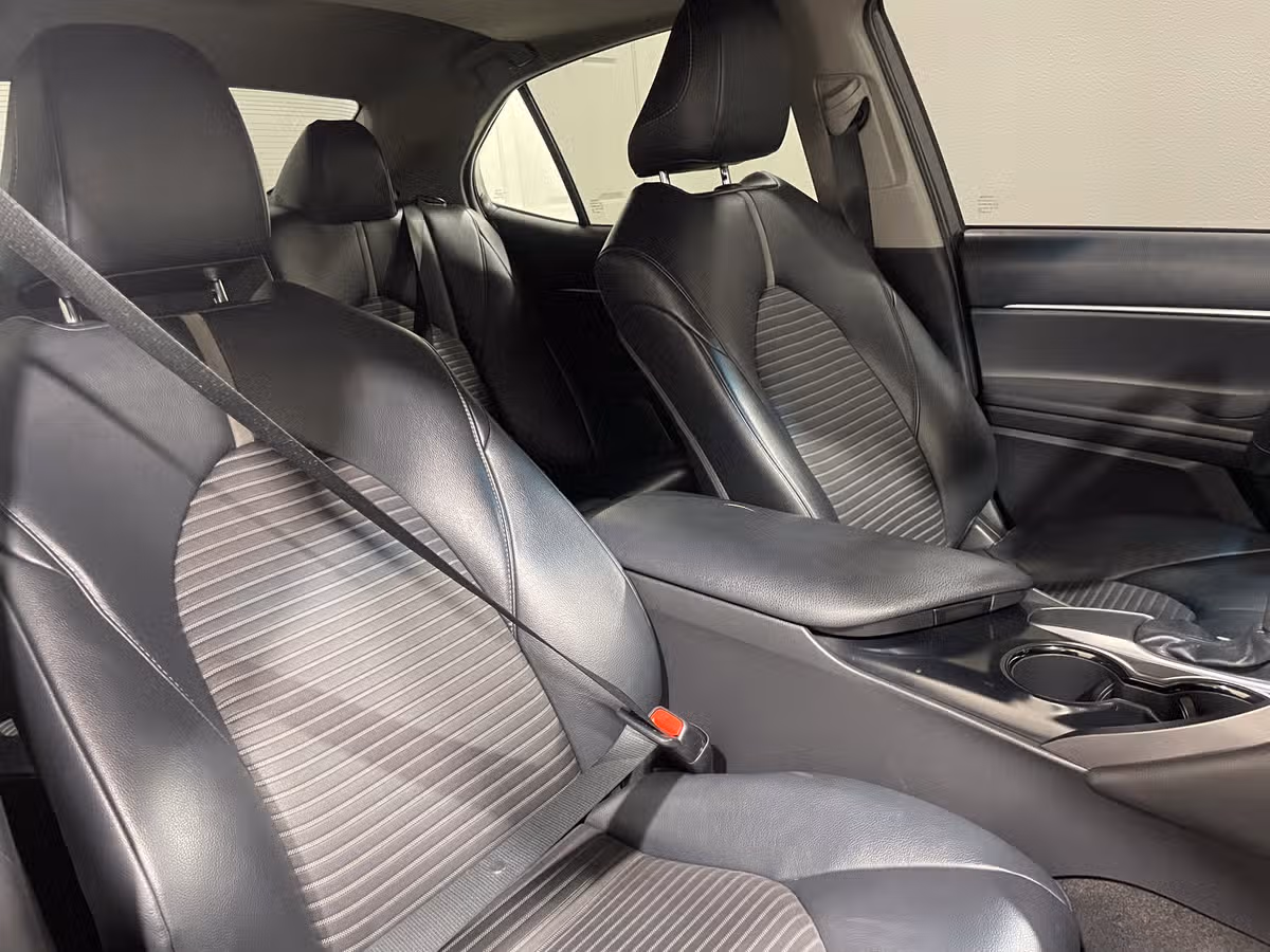 2019 Toyota Camry SE Image 24