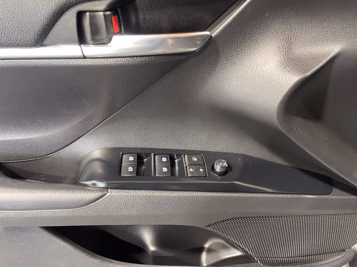 2019 Toyota Camry SE Image 15