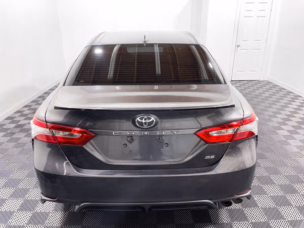 2019 Toyota Camry SE Image 8