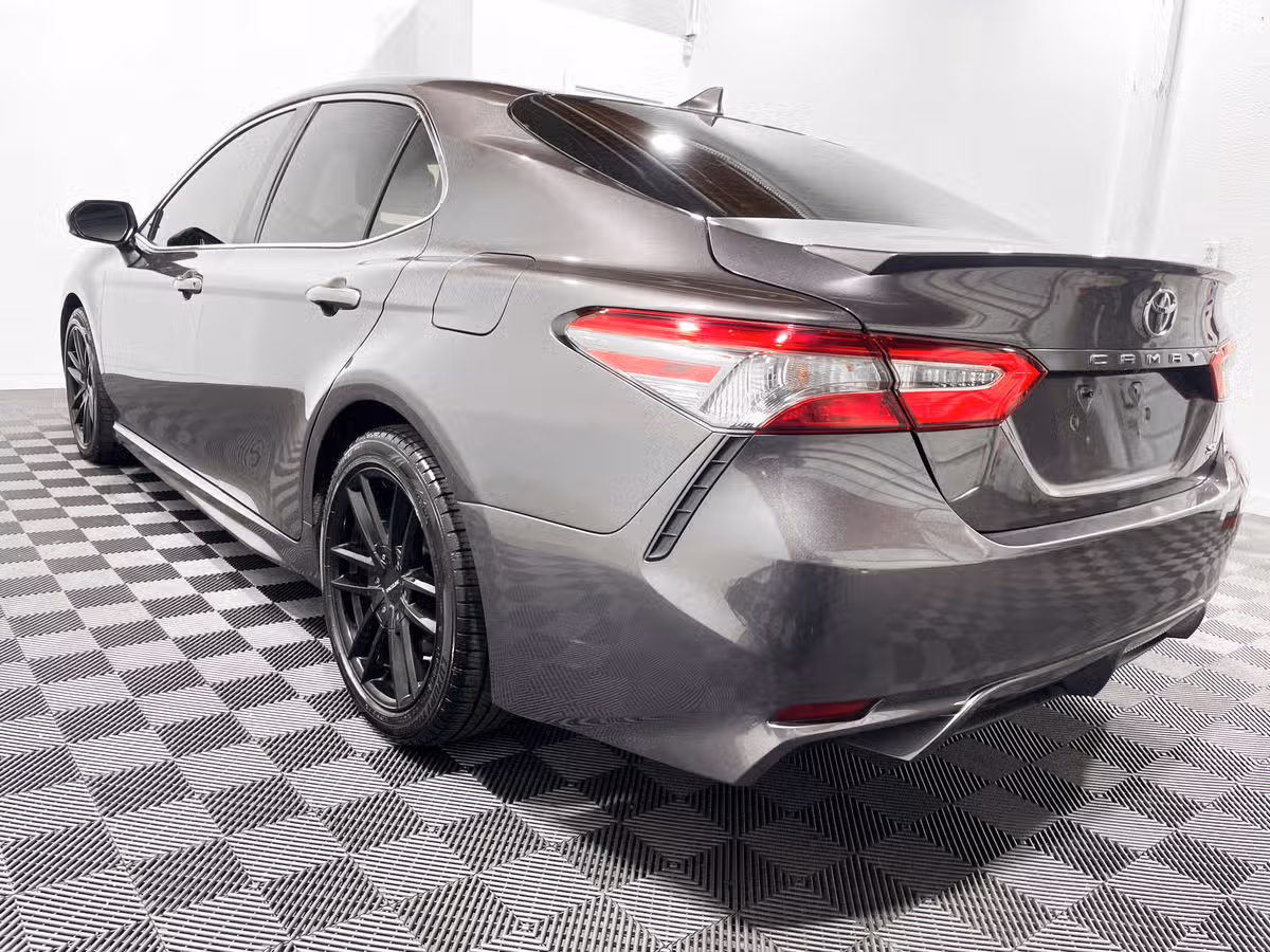 2019 Toyota Camry SE Image 11