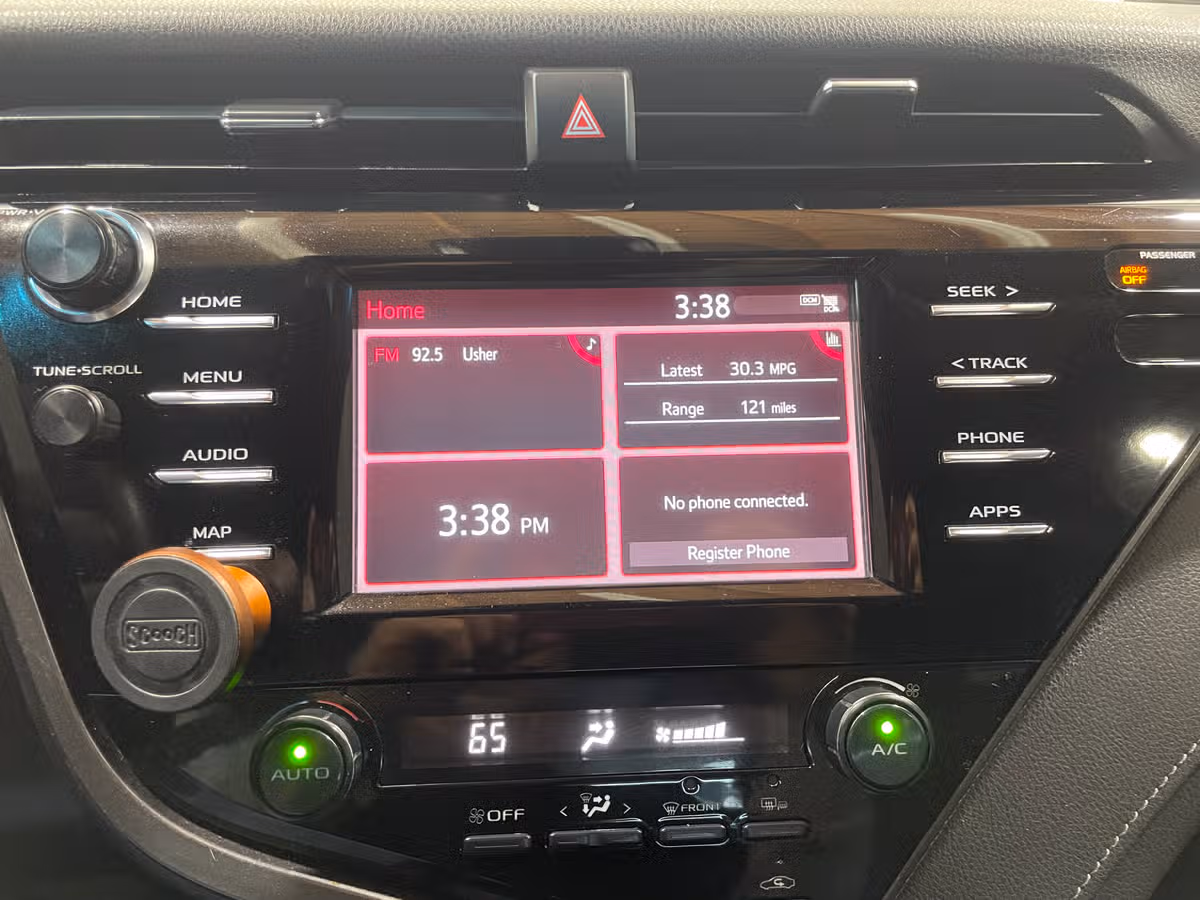 2019 Toyota Camry SE Image 19