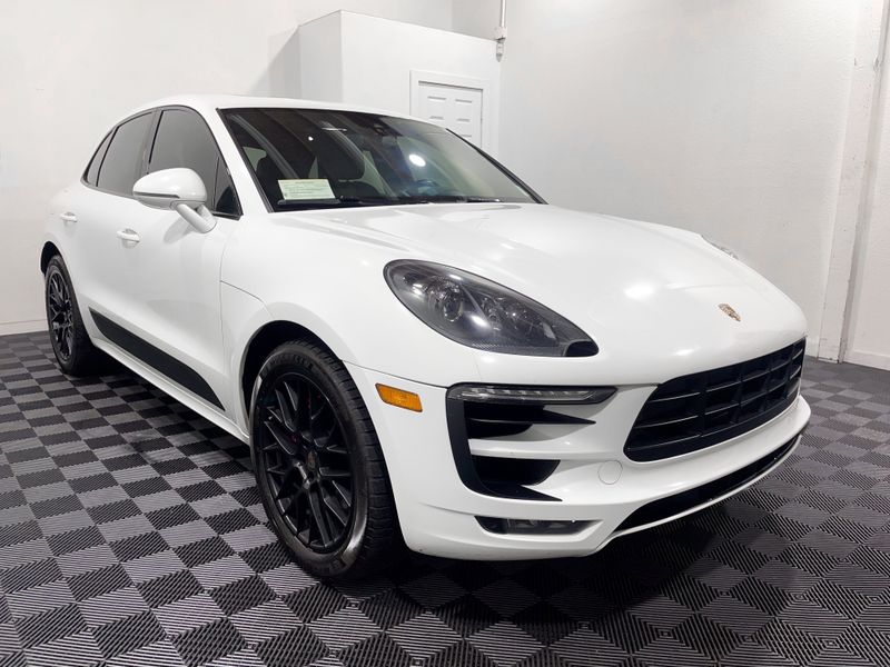 2017 Porsche Macan GTS Upper Image 2