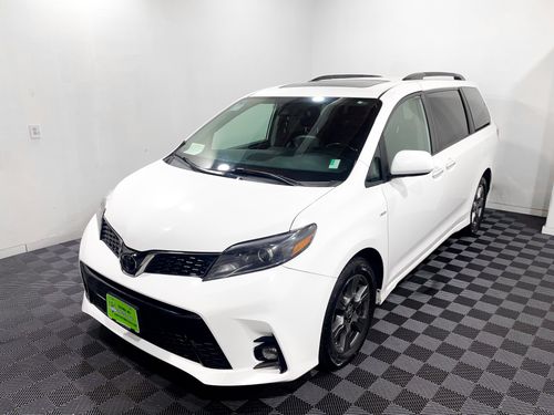 2020 Toyota Sienna SE 7-Passenger Passenger Lower Image 3