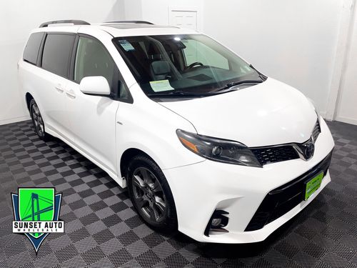 9630 - 2020 Toyota Sienna SE 7-Passenger Passenger